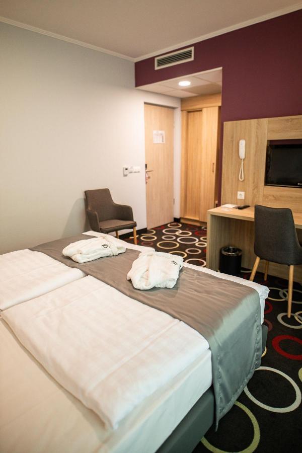 Garden Hotel Wellness és Konferencia Szolnok Exterior foto