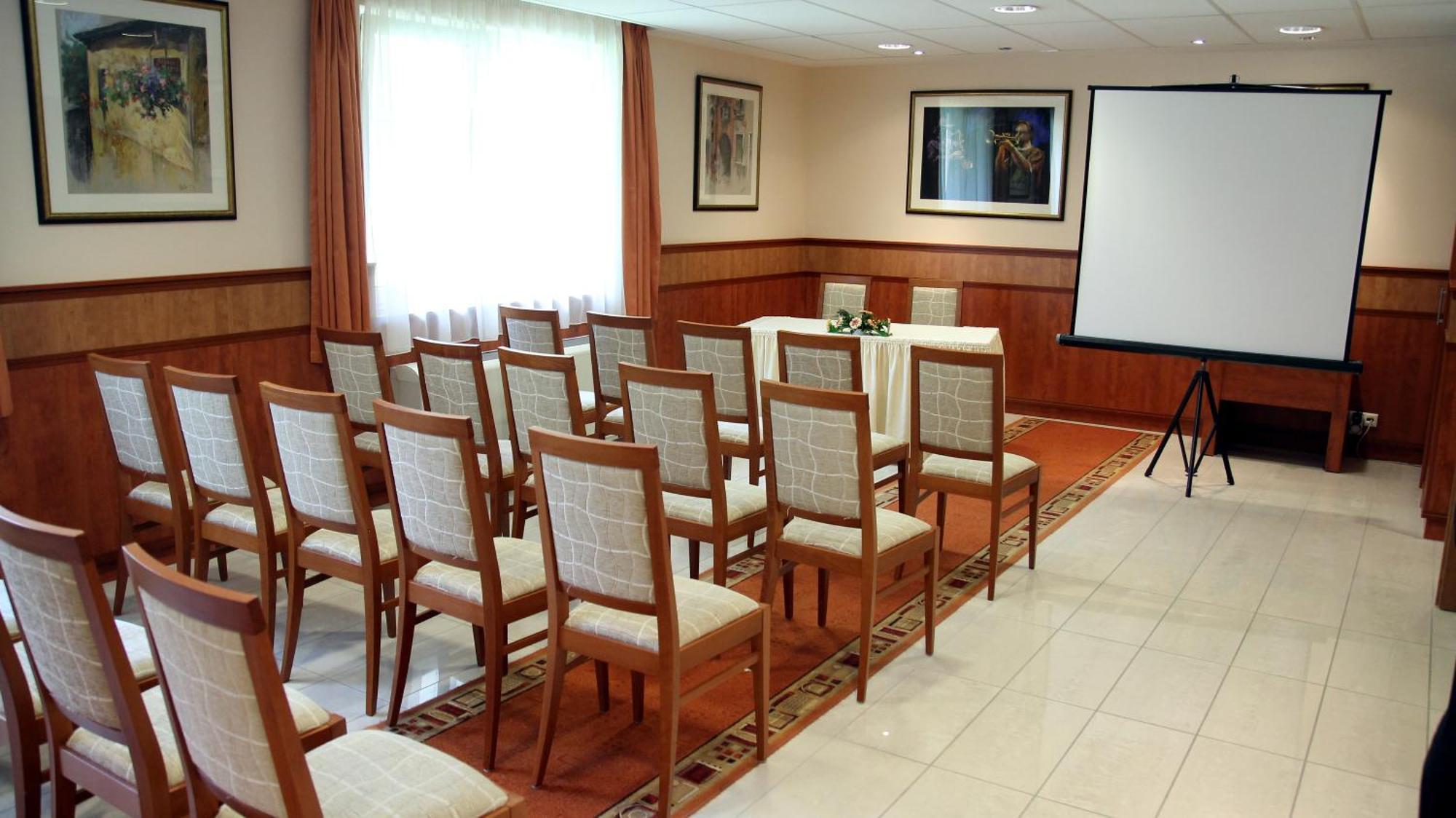 Garden Hotel Wellness és Konferencia Szolnok Exterior foto