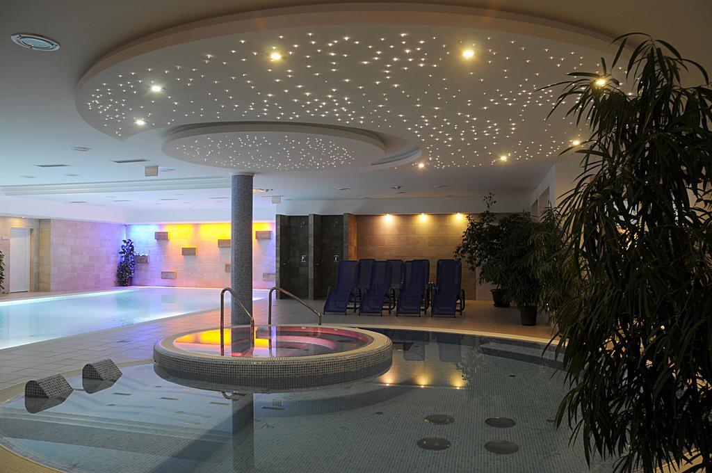 Garden Hotel Wellness és Konferencia Szolnok Exterior foto