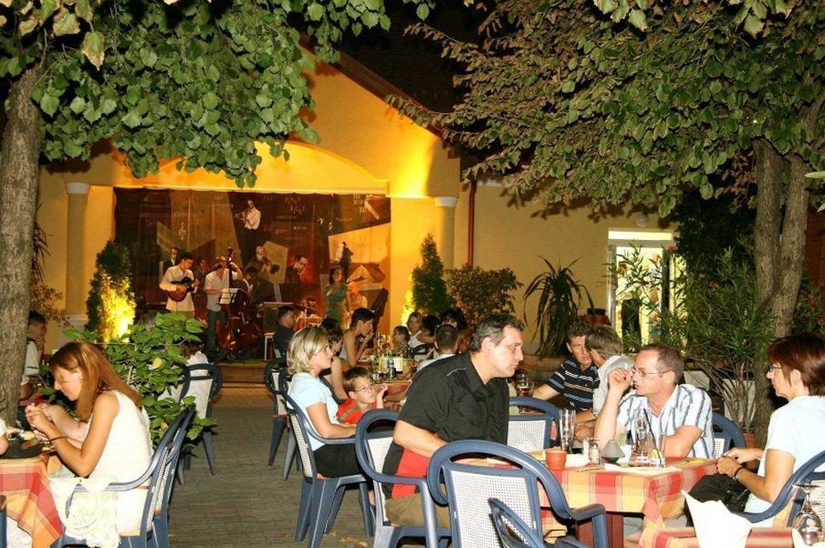 Garden Hotel Wellness és Konferencia Szolnok Restaurante foto