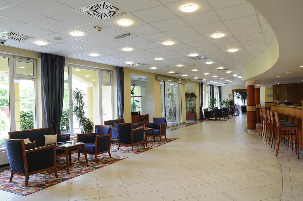 Garden Hotel Wellness és Konferencia Szolnok Exterior foto